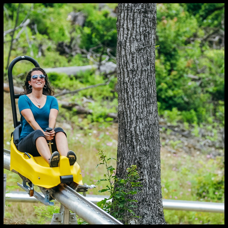 山地軌道滑車鋼軌材質(zhì)更耐用 一人一車暢游山林 單軌滑車施工