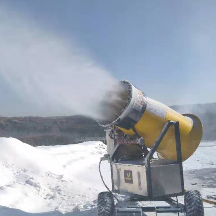 冬季滑雪設(shè)施大型造雪機(jī) 國產(chǎn)造雪機(jī)廠家 造雪機(jī)價格