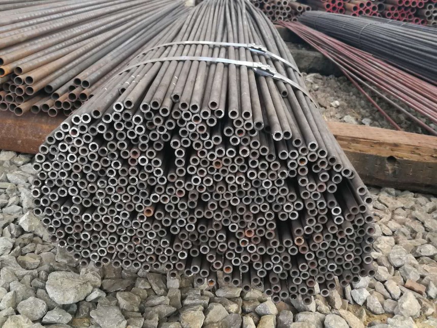 小口徑無(wú)縫鋼管  廠家直銷(xiāo)  現(xiàn)貨供應(yīng)