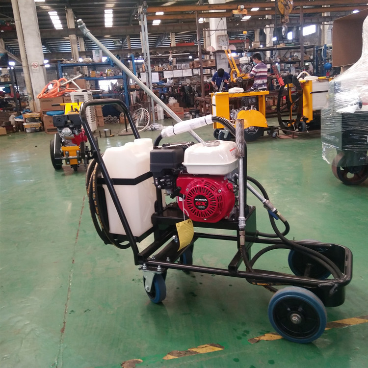 山東重鑫手推式乳化瀝青灑布車