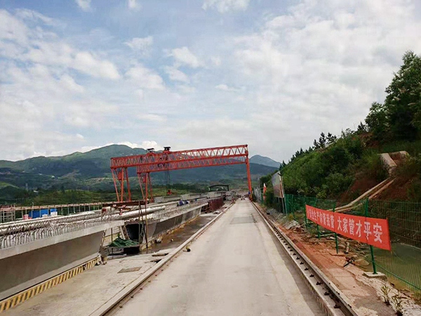 河南鶴壁龍門吊出租廠家電氣系統(tǒng)松動原因