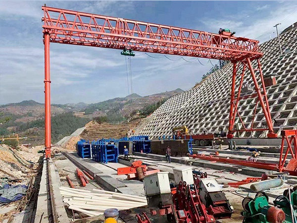 江蘇龍門吊夾軌器租賃與起重小車的協(xié)調(diào)性