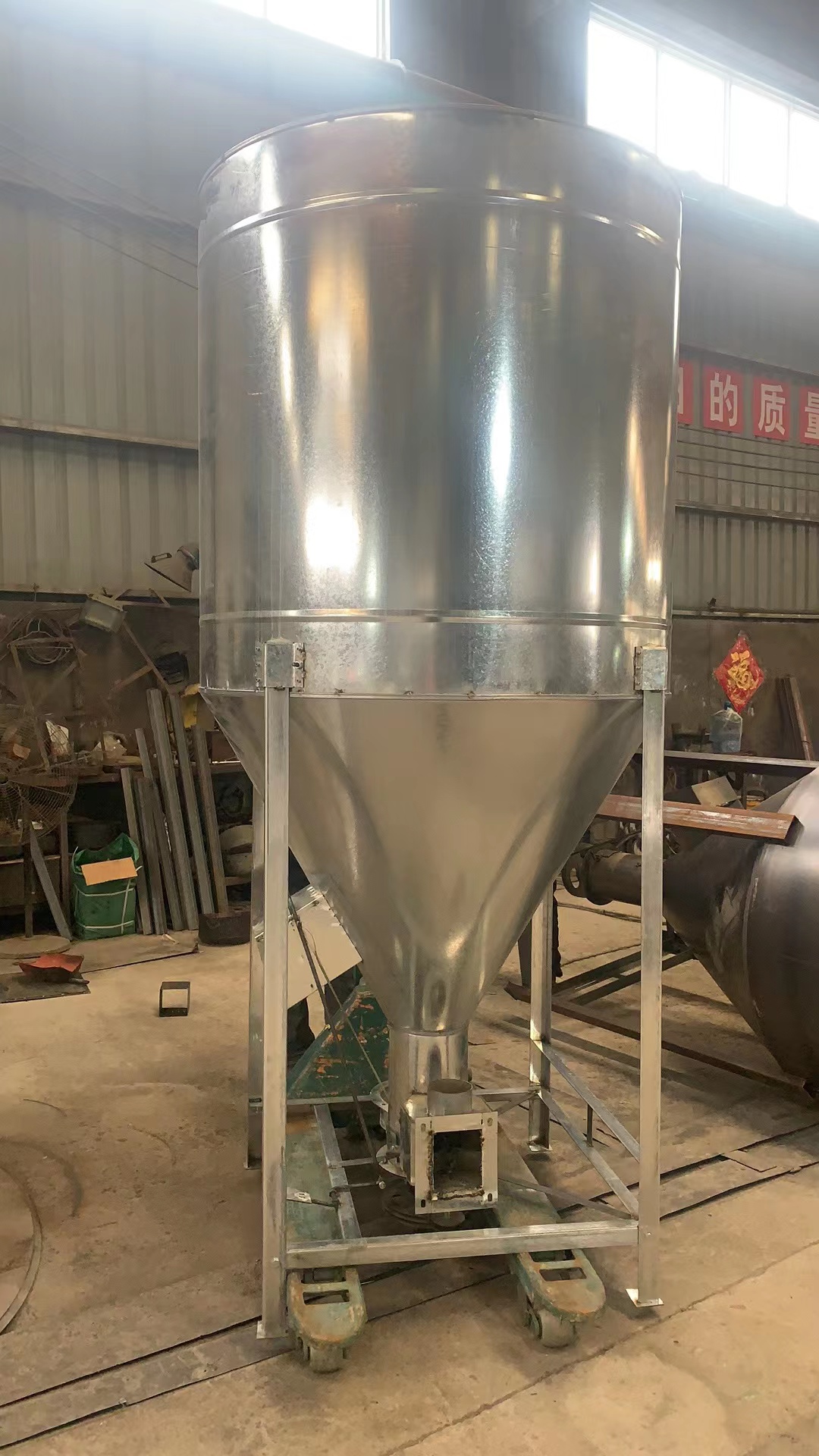 鍍鋅板鍍鋅  自吸式飼料攪拌機(jī) 飼料粉碎攪拌一體機(jī) 全自動(dòng)立式飼料攪拌機(jī)