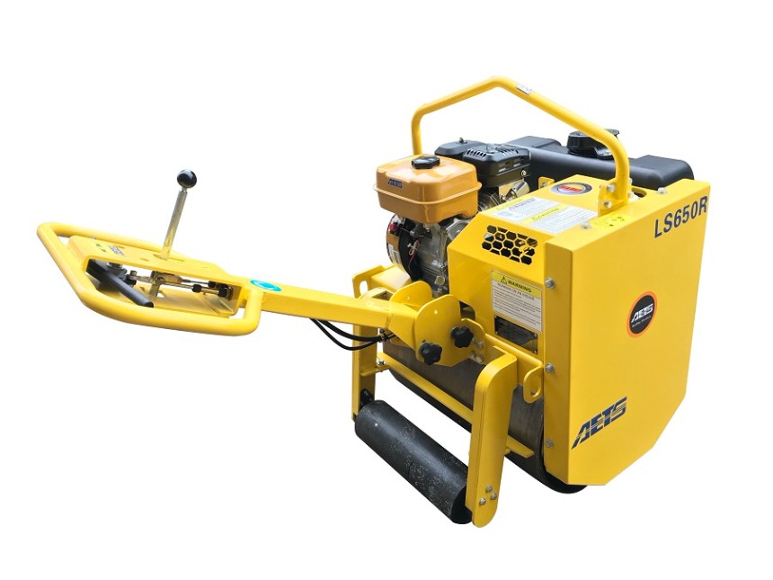 進(jìn)口機(jī)場(chǎng)路面壓實(shí)LS650R單輪壓路機(jī)