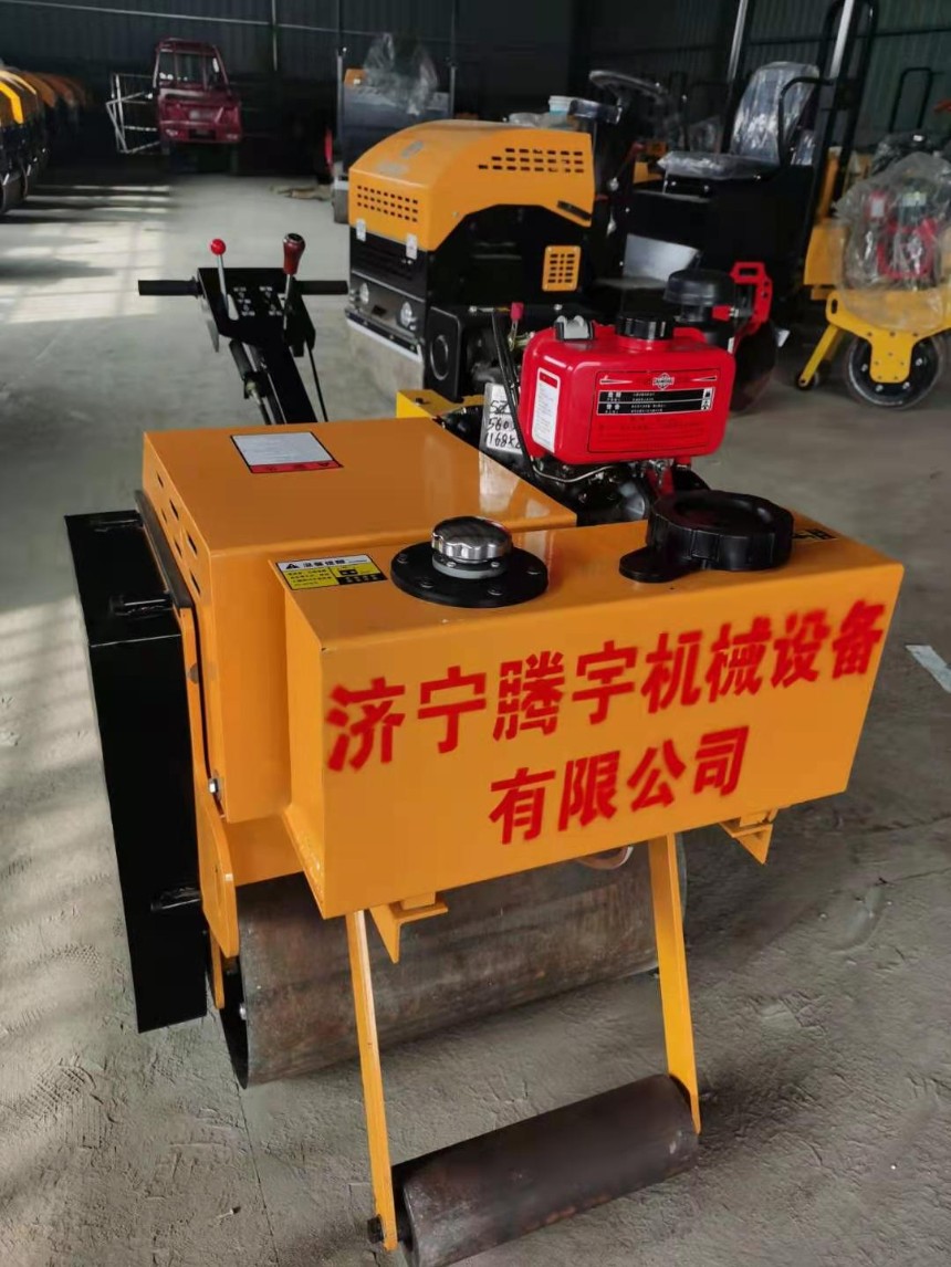 小型手扶單輪壓路機(jī)，單輪重型壓路機(jī)、手扶雙輪柴油壓路機(jī)、手扶雙輪汽油壓路機(jī)