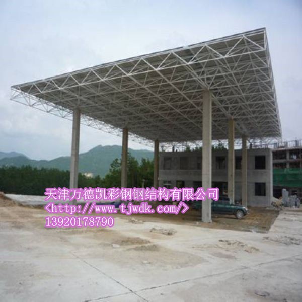 天津鋼結(jié)構(gòu)車棚“大雨傘”擋風(fēng)遮雨