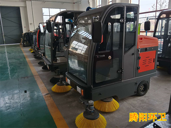 塑造企業(yè)環(huán)境就選騰陽電動掃地車