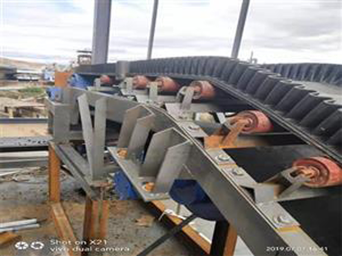 大傾角帶式輸送機(jī)簡(jiǎn)介