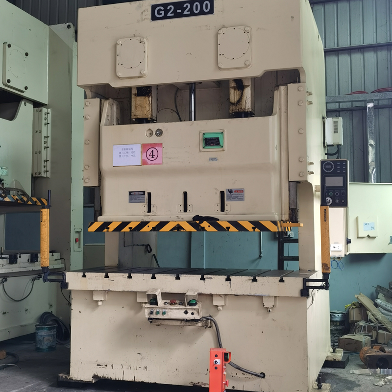 9成新二手金豐200T雙軸C型沖床出租