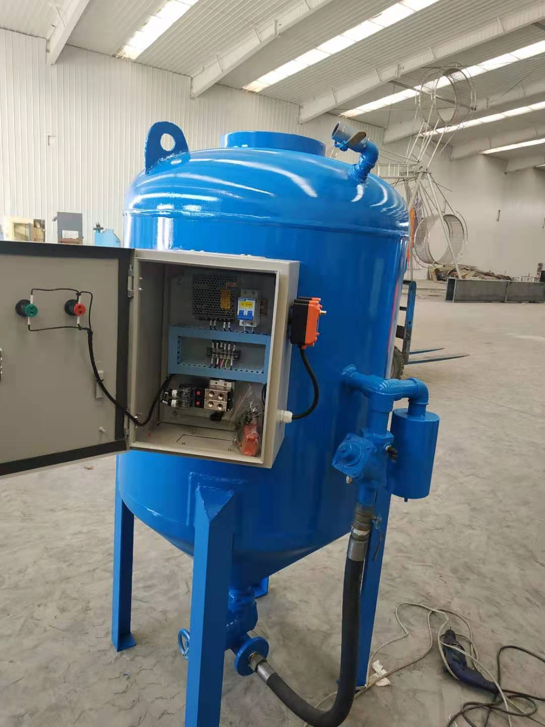 河北噴砂機(jī)械設(shè)備一立方遙控噴砂機(jī)原廠發(fā)貨