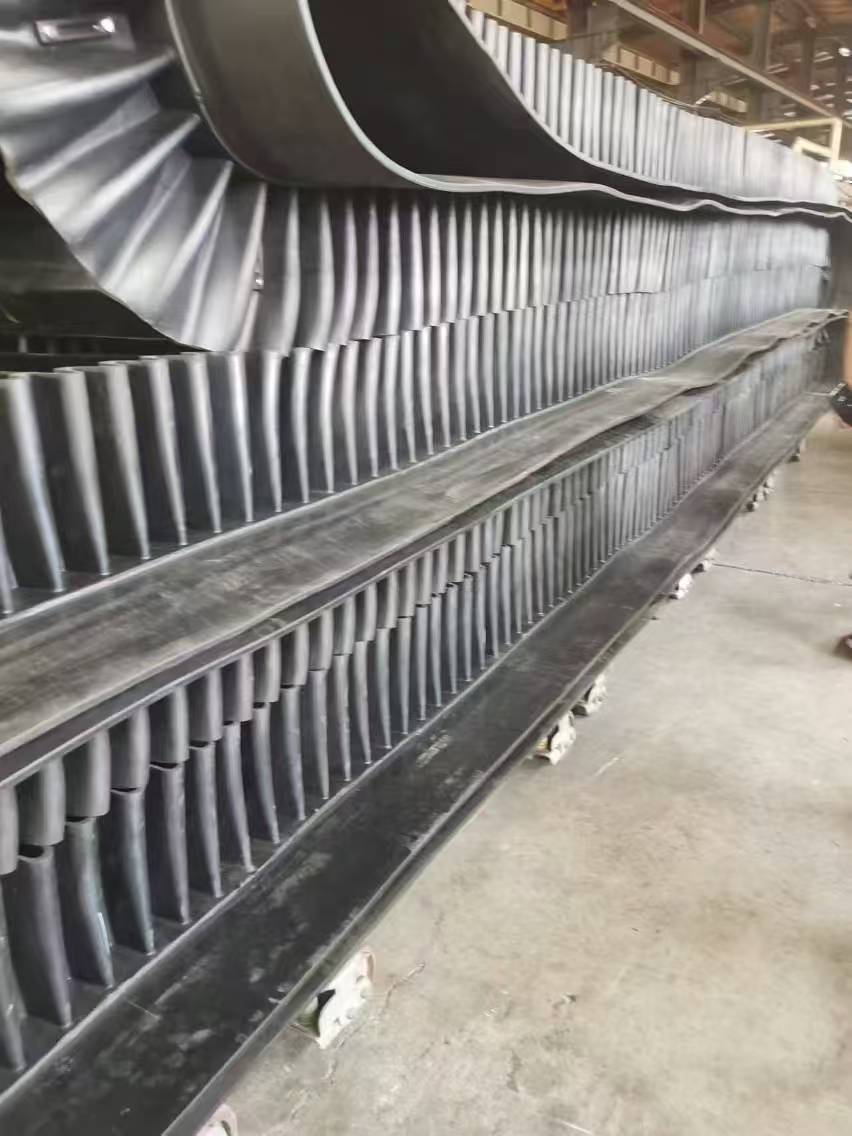 橡膠擋邊輸送帶 大傾角環(huán)形擋邊帶 阻燃擋邊輸送帶