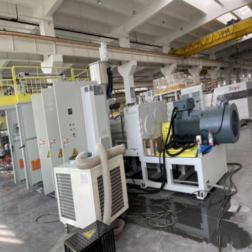 TPE汽車腳墊性能特點(diǎn)與生產(chǎn)流程工藝  EVA片材擠出機(jī)