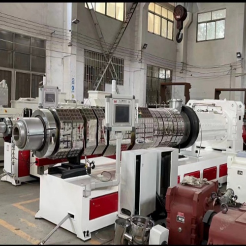 PET發(fā)泡地板墻板機(jī)械設(shè)備制造廠家