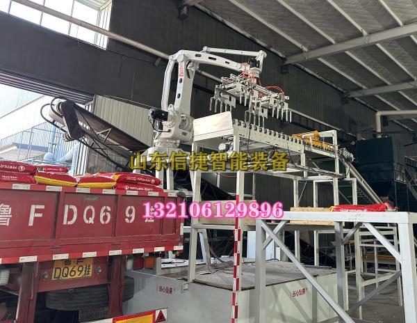 飼料廠智能化轉(zhuǎn)型：自動裝車機(jī)實(shí)現(xiàn)全天高效作業(yè)