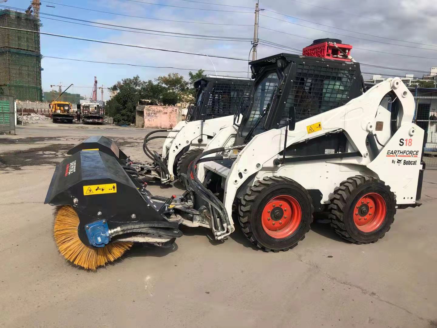 9成9新的山貓s18掃地機，掃雪機，滑移裝載機，小型裝載機，鏟運機