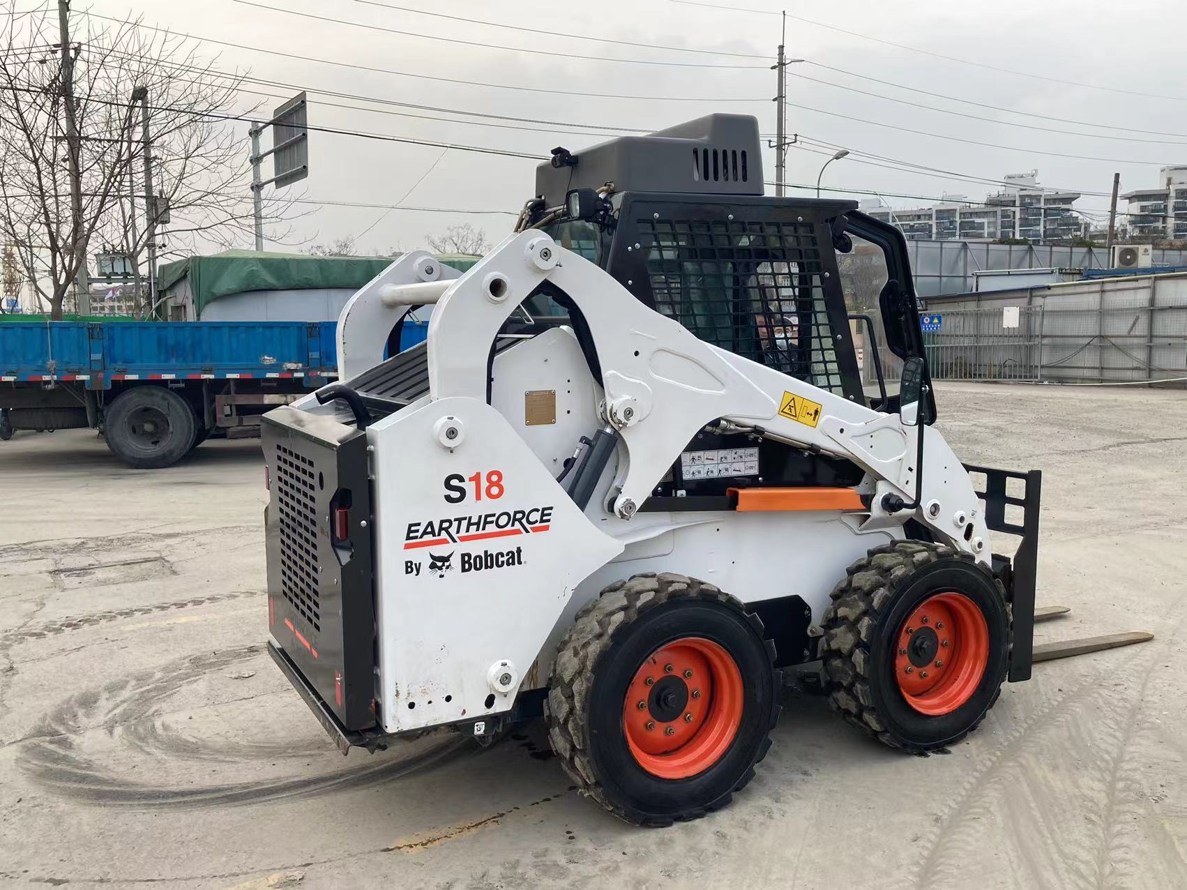 8成新山貓s18滑移裝載機，多功能叉車，小型裝載機，四驅(qū)小鏟車