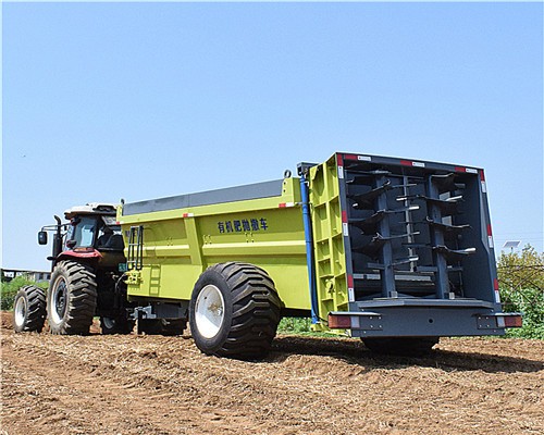 大連廠家直銷大型拋糞機(jī) 牛羊糞揚糞機(jī) 有機(jī)肥撒肥車