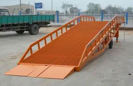 鞍山市臺安縣啟運液壓登車橋 大噸位登車橋 裝卸平臺