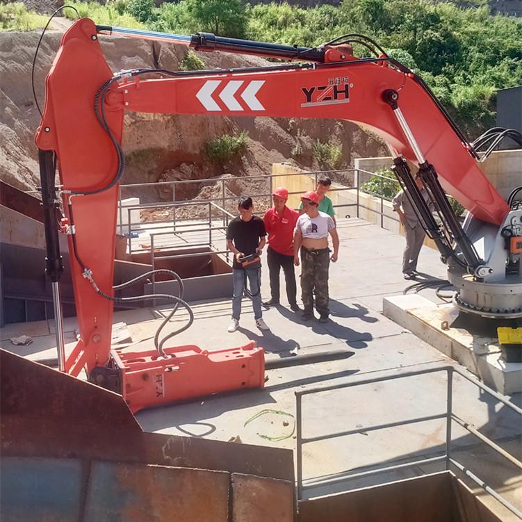 元征行固定式液壓破碎站