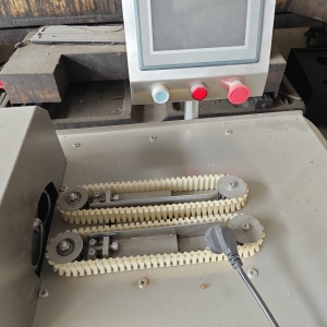 全自動(dòng)香腸扎線機(jī) 多功能單路 紅腸烤腸臘腸結(jié)扎機(jī) 全不銹鋼捆線機(jī)