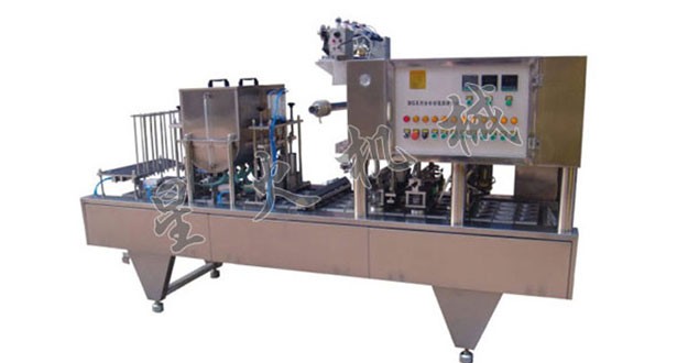 石家莊豬皮凍灌裝封口機，星火全力打造一流的灌裝封口設(shè)備