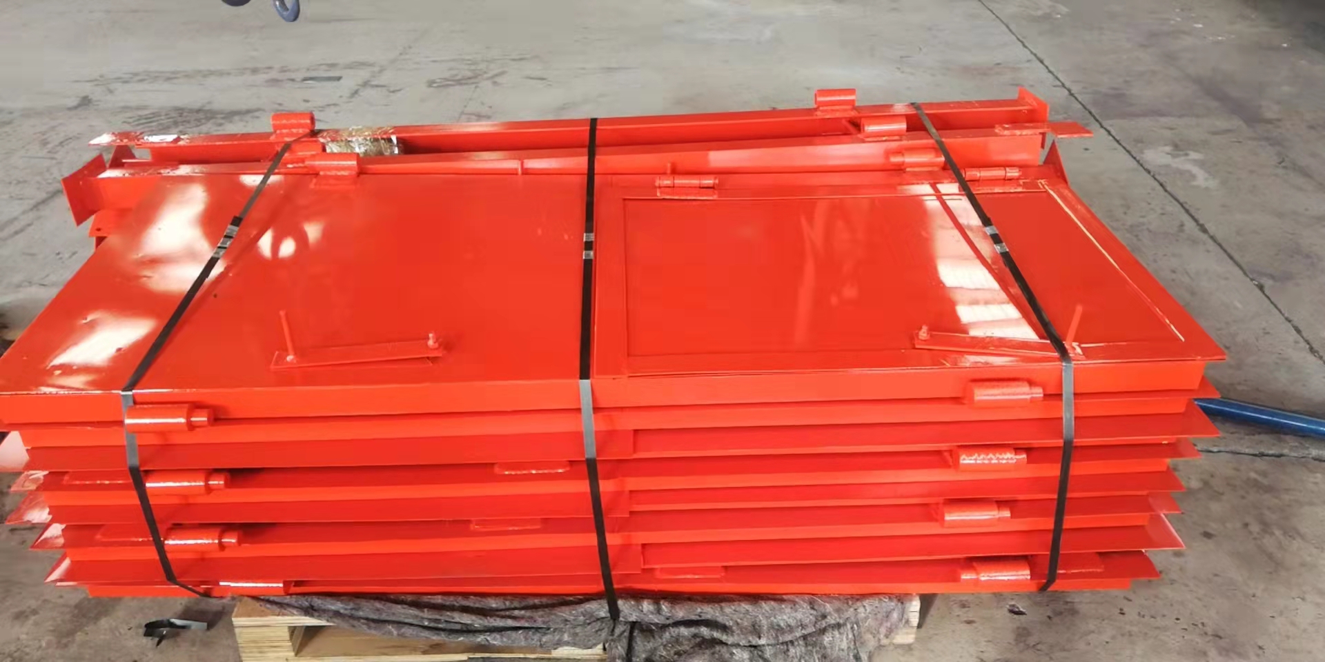 WY系列風(fēng) 門 煤礦巷道礦用門尺寸 中礦1.4m*1.8m無(wú)壓風(fēng)門